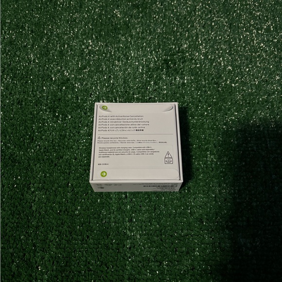 AirPods 4 with Active Noise Cancellation - Picture 2 of 4